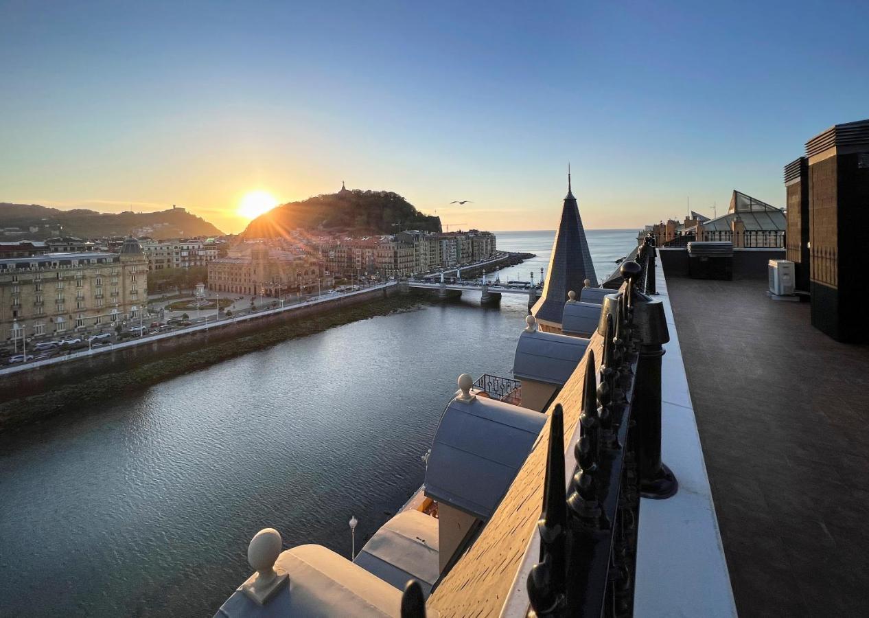 Deluxe Apt-Views To Historic Maria Cristina Hotel San Sebastian Luaran gambar