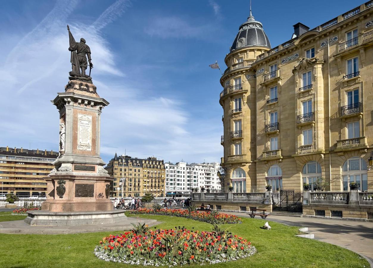 Deluxe Apt-Views To Historic Maria Cristina Hotel San Sebastian Luaran gambar